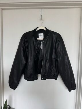 NWT/NEW - Abercrombie & Fitch Black Leather Bomber Jacket